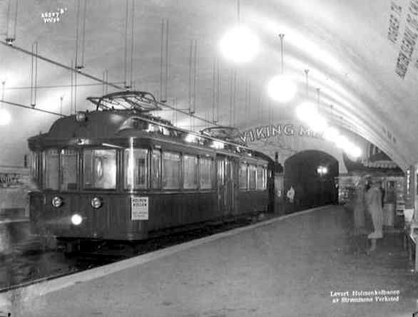 File:Nationaltheatret stasjon with tram.jpeg