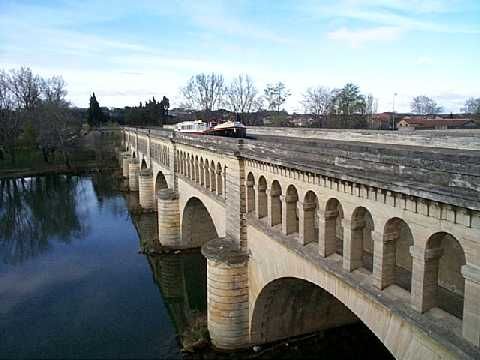 File:Beziers pont canal.jpg