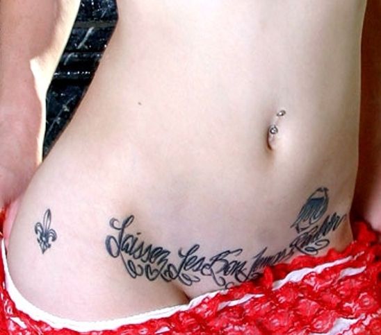 File:Women with abdominal tattoo.jpg