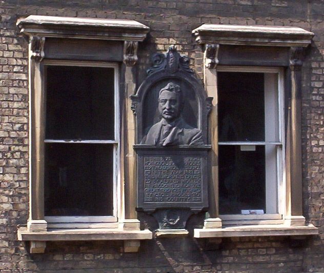 File:Rhodes' portrait bust.JPG