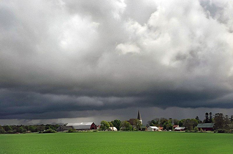 File:Regn över Martebo.jpg