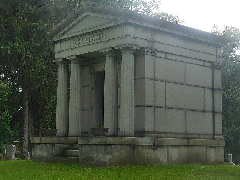 File:Iron Davis mausoleum.jpg