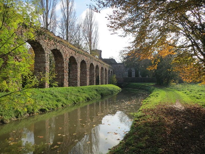 File:20131115Aquaedukt Schwetzingen.jpg