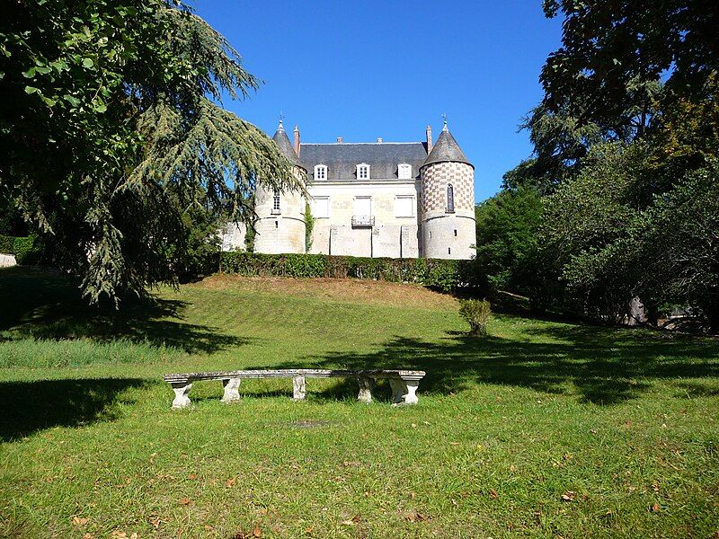 File:Château de Chatigny.JPG