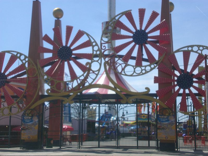 File:LunaParkConeyIsland.JPG