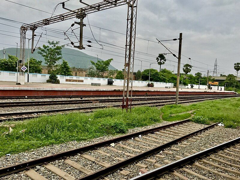 File:Duvvada railway station.jpg