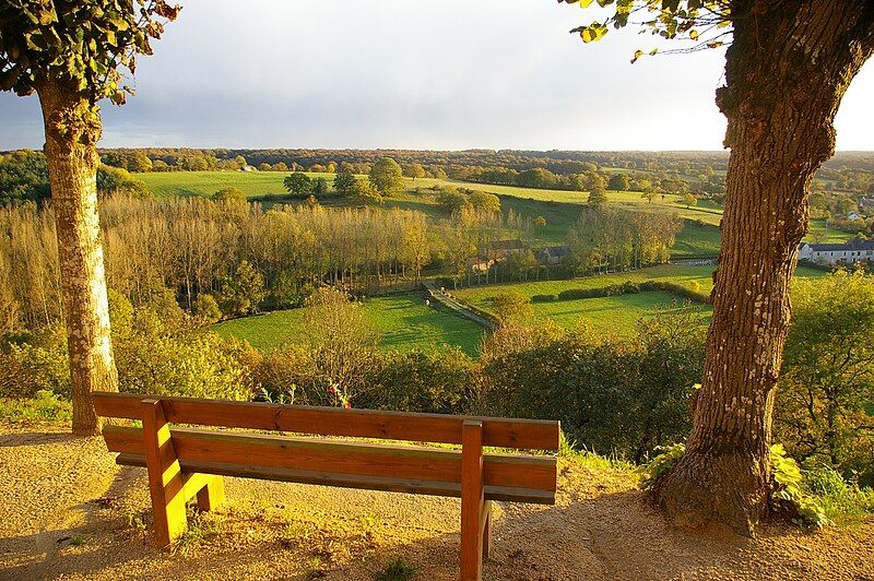 File:Paysage Coëvrons.JPG