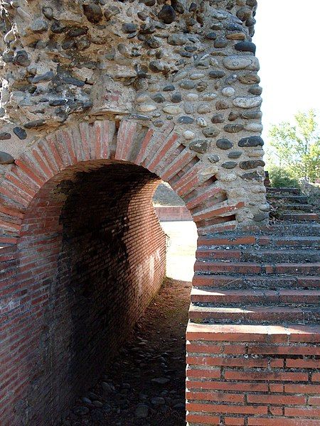 File:Amphitheatre-Toulouse 2.JPG