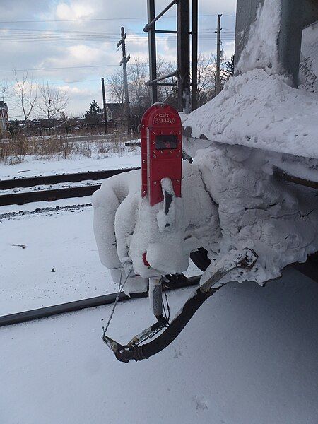 File:SnowyEndOfTrainDeviceBoltonON.jpg