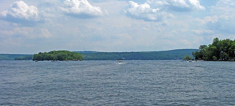 File:Lake-Wallenpaupack.jpg