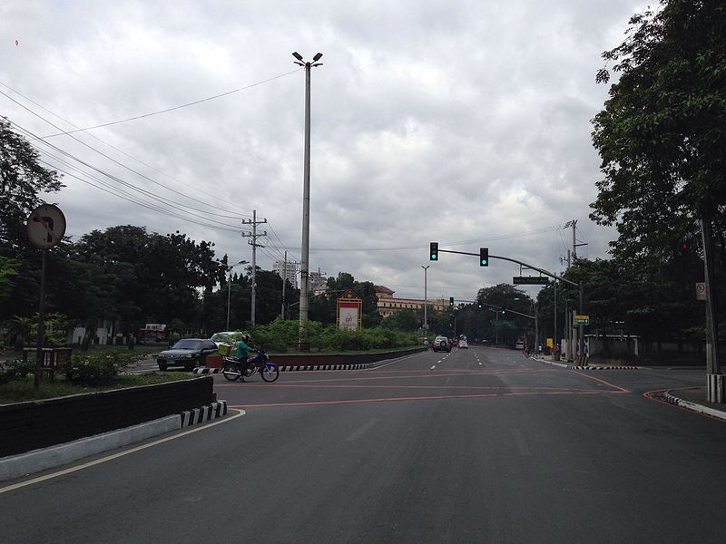 File:Padre Burgos Avenue.jpg