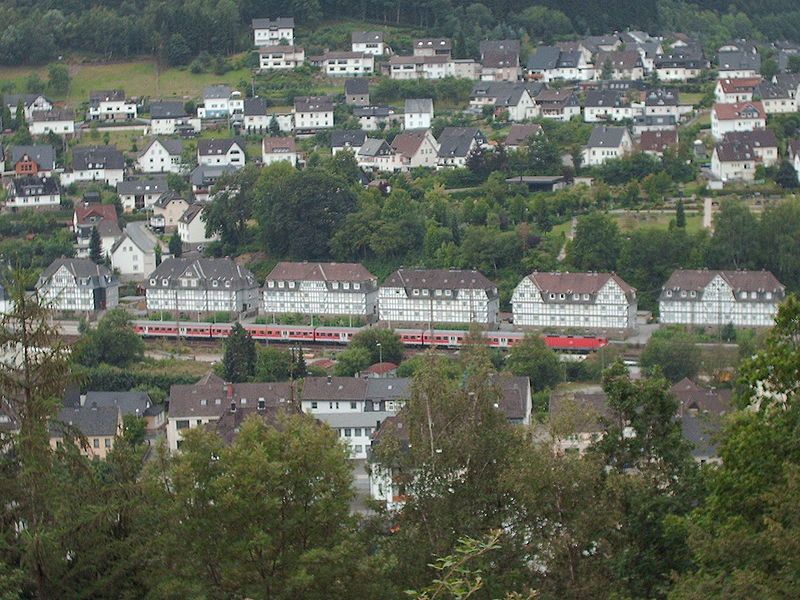 File:Ruhr-Sieg-Bahn in Meggen.jpg